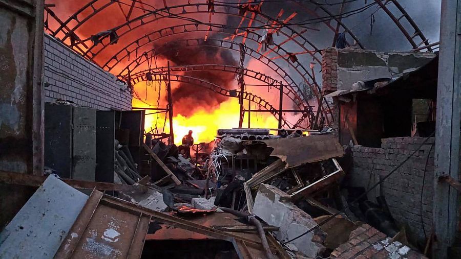 Imagen de los efectos del bombardeo ruso sobre Dnipropetrovsk, que ha causado dos muertos (EFE/EPA/Administración Regional de Dnipropetrovsk).