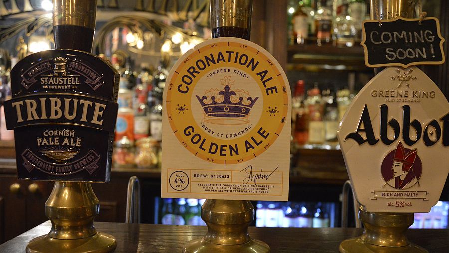 El pub Grafton Arms sirve la cerveza 