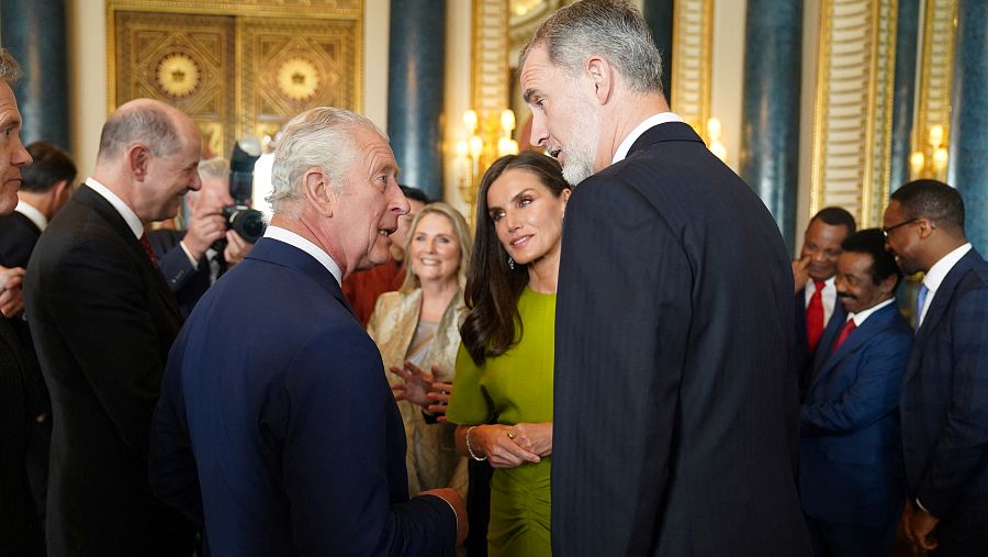 Felipe VI y Letizia asisten a la coronación de Carlos III