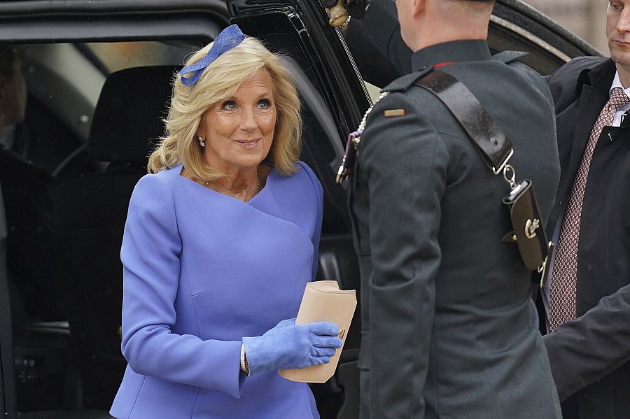 La primera dama estadounidense, Jill Biden, llega a la Abadía de Westminster