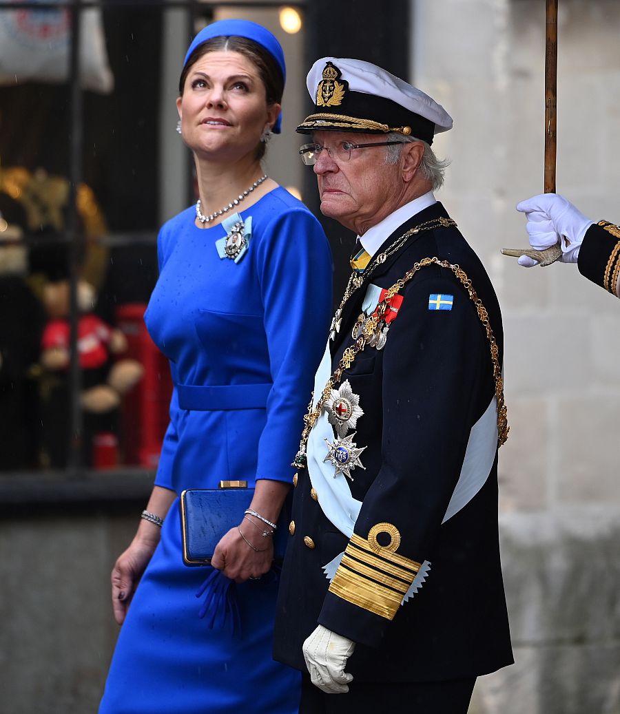El rey Carlos XVI Gustavo de Suecia y la princesa heredera Victoria