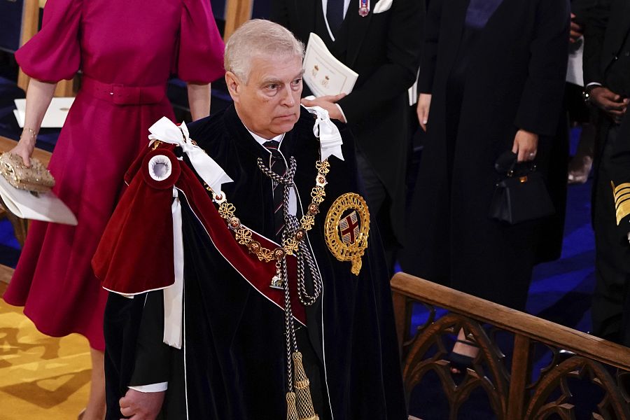 El príncipe Andrés acude a la coronación de Carlos III