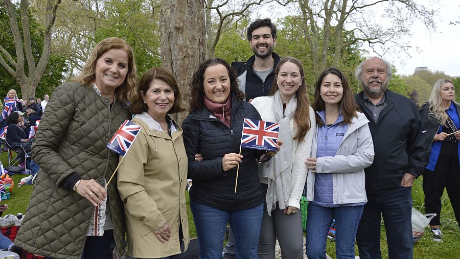 Lila y su familia han ido a Londres desde México para ver la coronación de Carlos III
