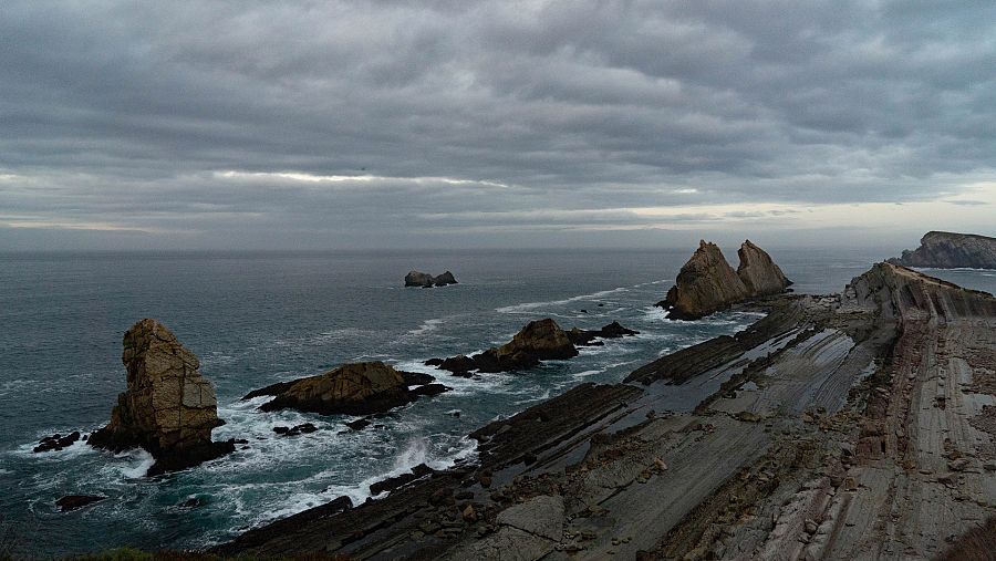 Los paisajes rocosos de Flysch de Costa: la espectacular Playa de la Arnía
