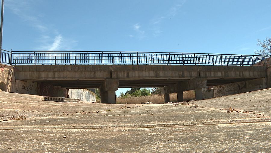 A partir del puente de Aguacaballos el río está canalizado