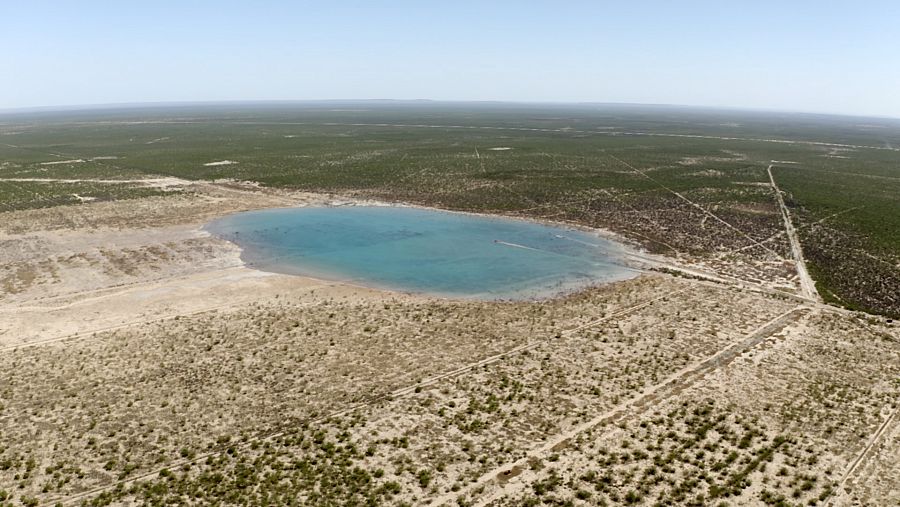 Lago Boehmer de agua salada y sulfuro de hidrógeno procedente de perforación petrolífera mal cerrada