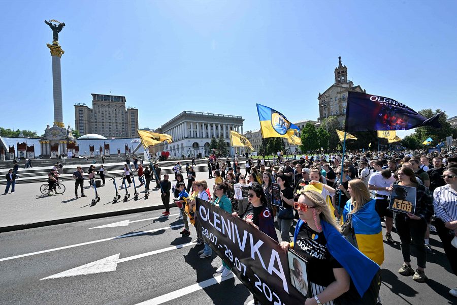 Marcha por los 'héroes de Mariúpol' en Kiev