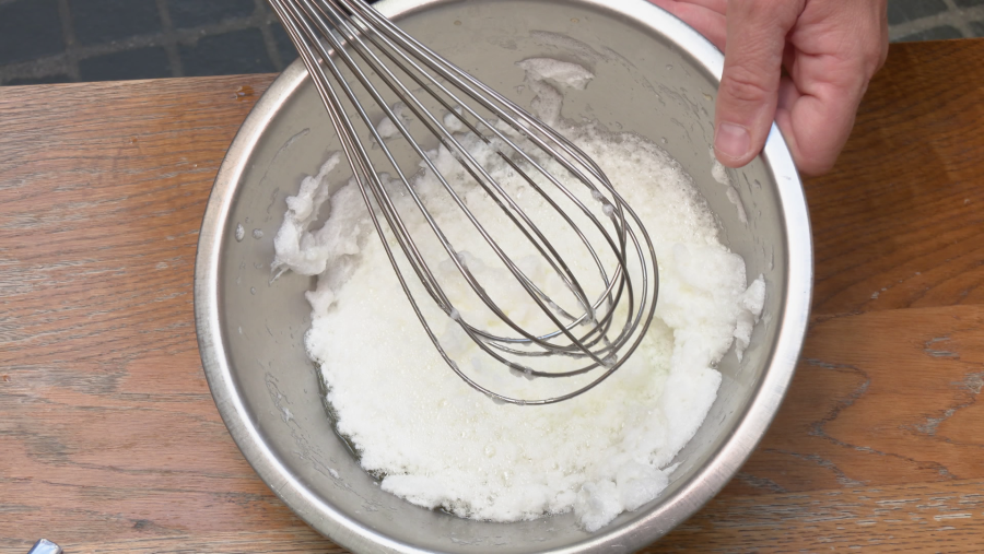 Poner las claras a punto de nieve.