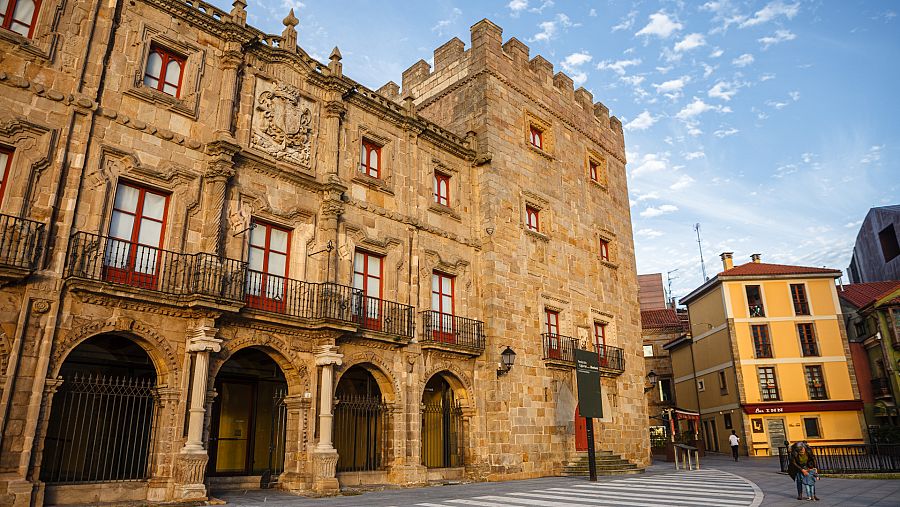 Colegiata y Palacio de Revillagigedo