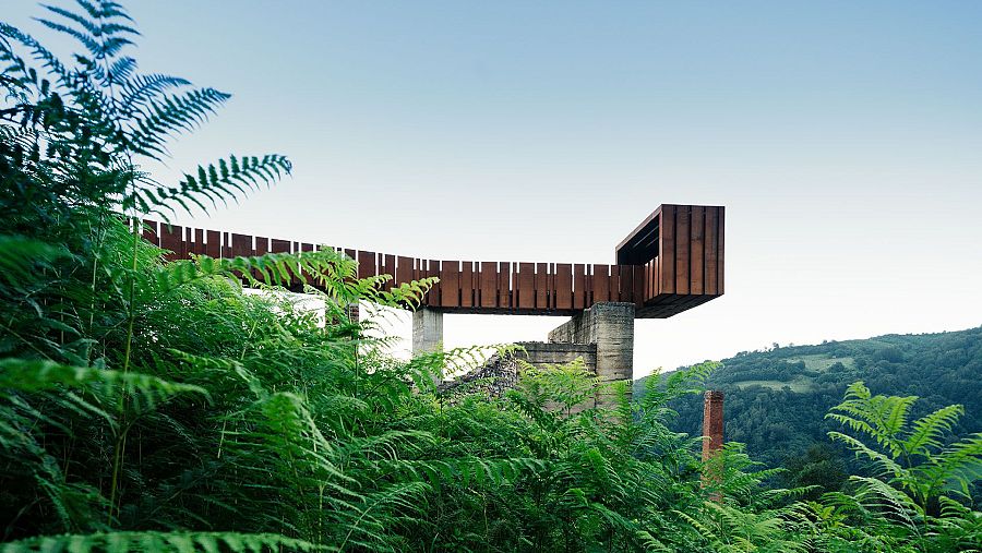 Pasarela mirador sobre las minas de Rioseco