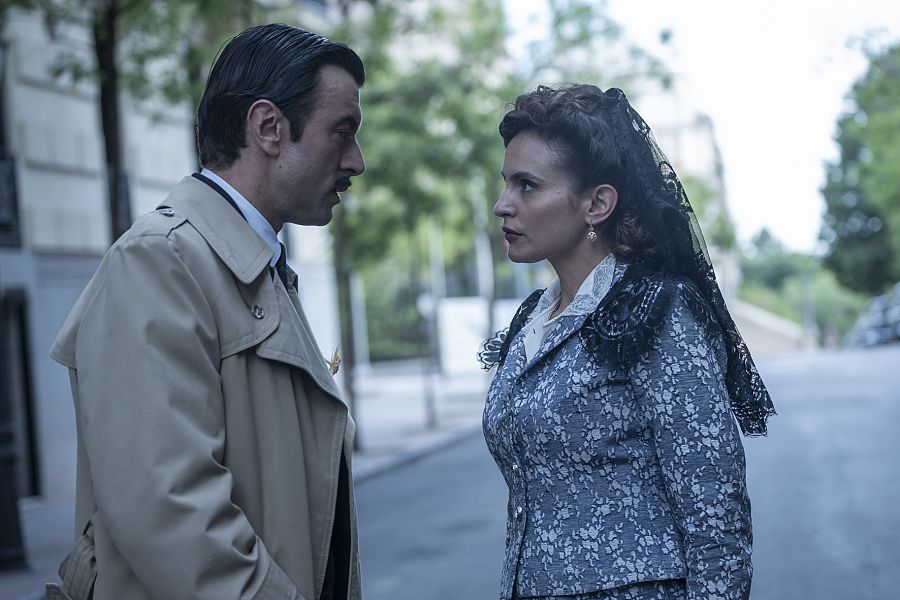 Guillermo le pide un favor a Amparo