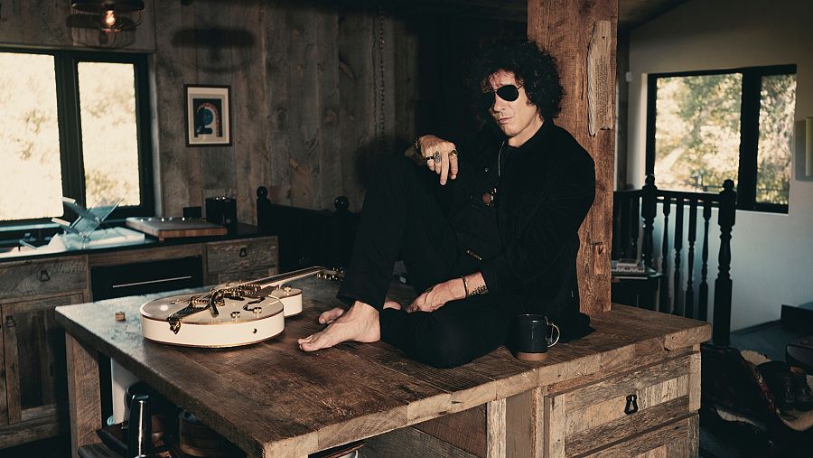 Bunbury presenta su nuevo trabajo en La Matemática del Espejo