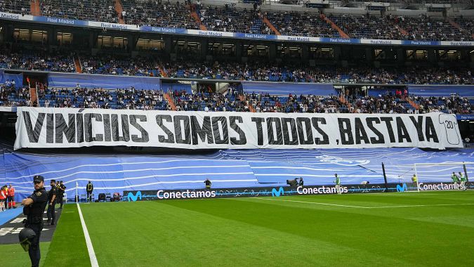  Pancarta en el Bernabéu en apoyo a Vinicius