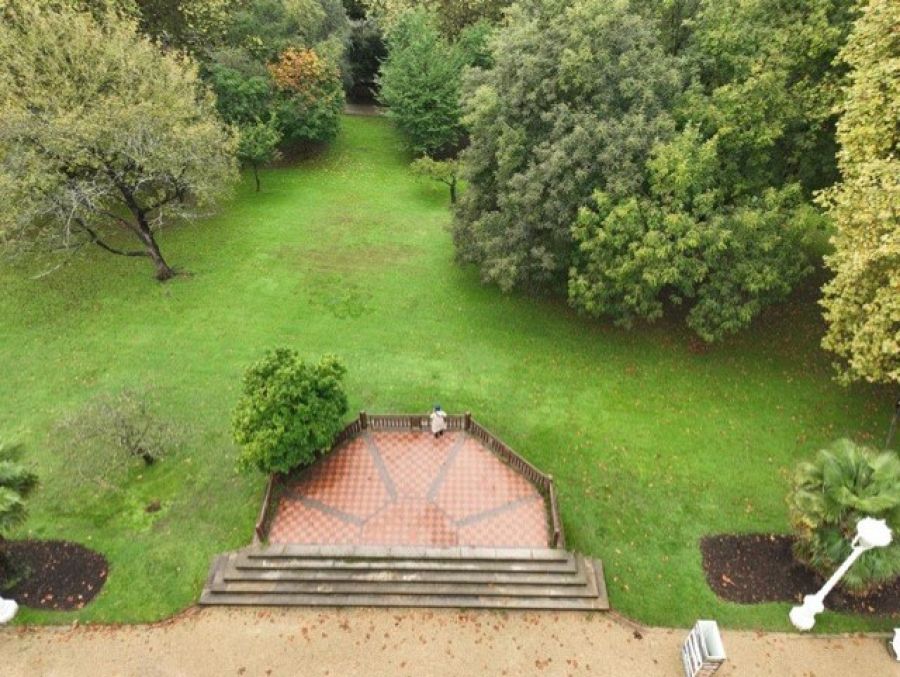 Los Jardines de Miramar, en la zona trasera del Palacio, desde donde se desciende por una suave pendiente hasta la costa