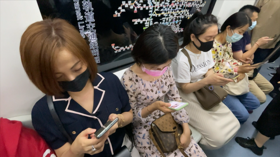Lulu como la mayoría de ciudadanos chinos utiliza el móvil en la vida diaria