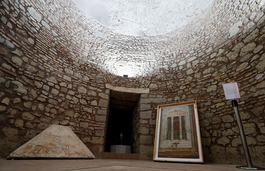 Algunas de las antigüedades expuestas en el Castillo de San Angelo de Roma. 