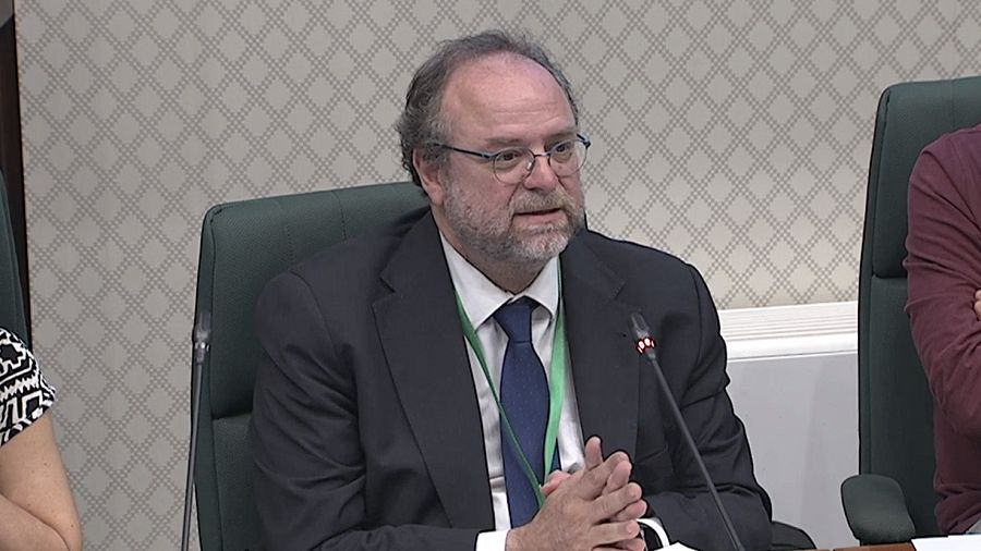 L'advocat Àlex Solà compareix a la comissió que investiga al Parlament l'espionatge amb Pegasus