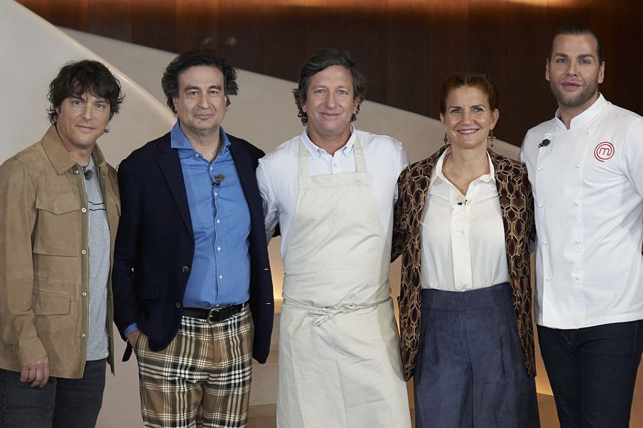 Los jueces de MasterChef con Diego Muñoz y Eduardo Navarrete