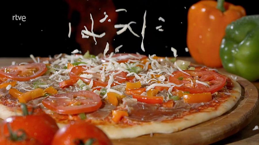 Pizza con tomate