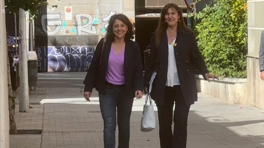 La presidenta de Junts, Laura Borràs, con la alcaldesa de Vic, Anna Erra