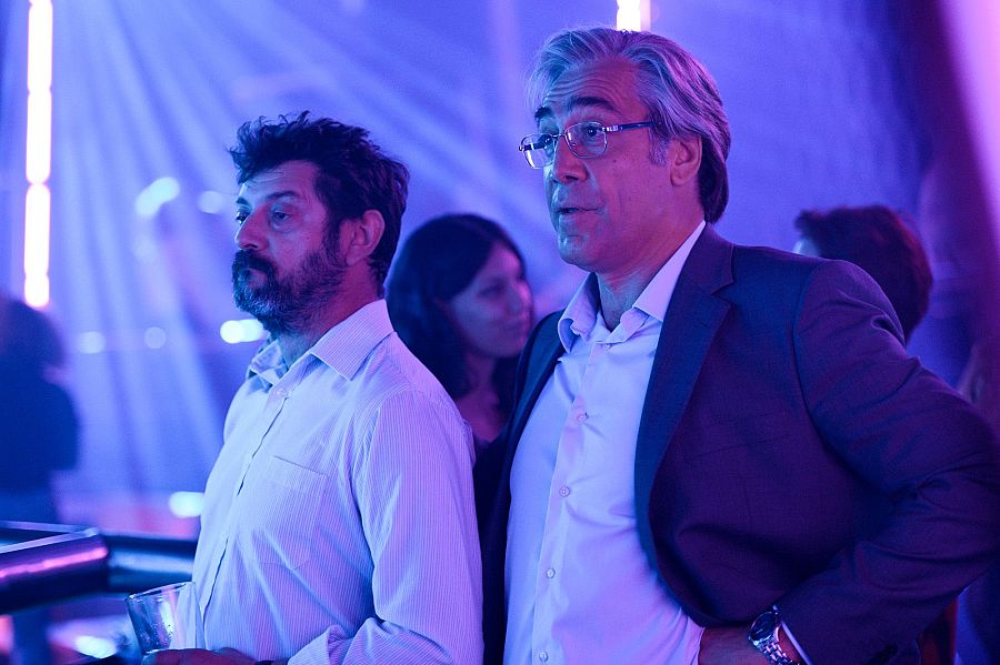 Manolo Solo y Javier Bardem en 'El buen patrón' (2021)