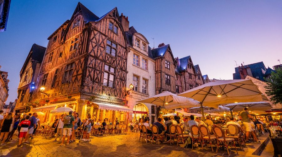 Place Plumereau, corazón del ocio en Tours