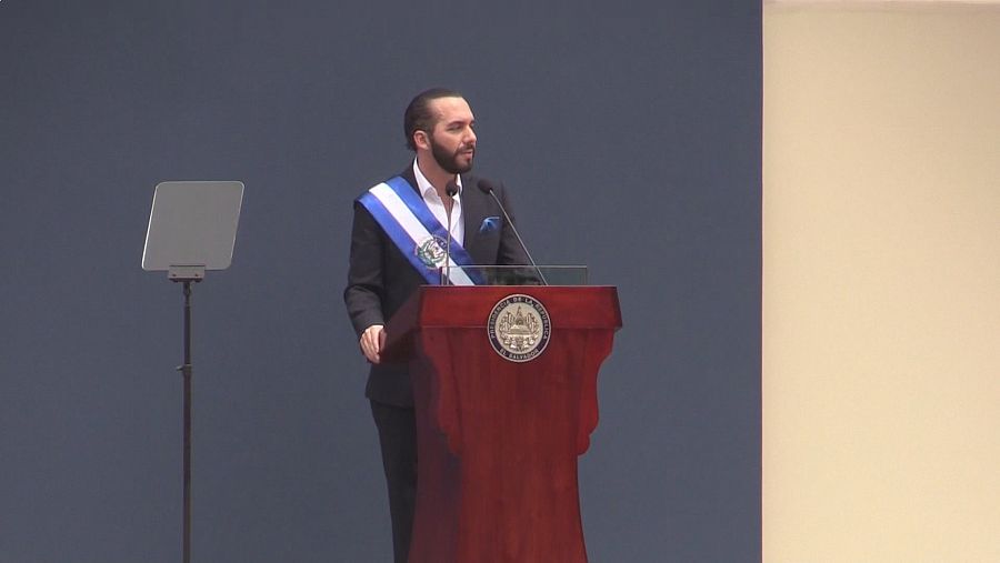 El presidente de El Salvador pronuncia uno de sus discursos