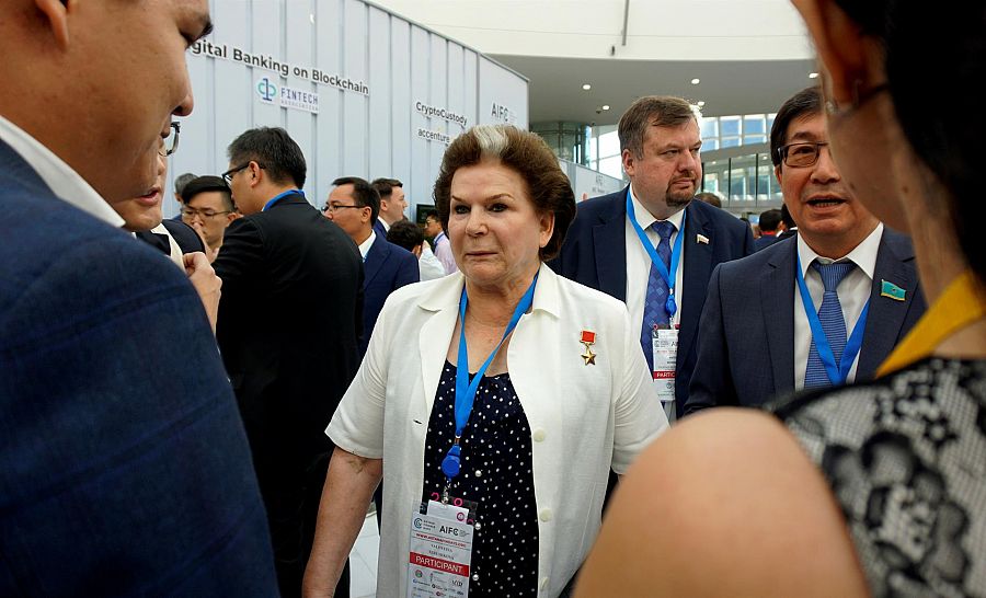 La astronauta rusa, Valentina Tereshkova, en la inauguración de un centro financiero en 2018 en Kazajistán.