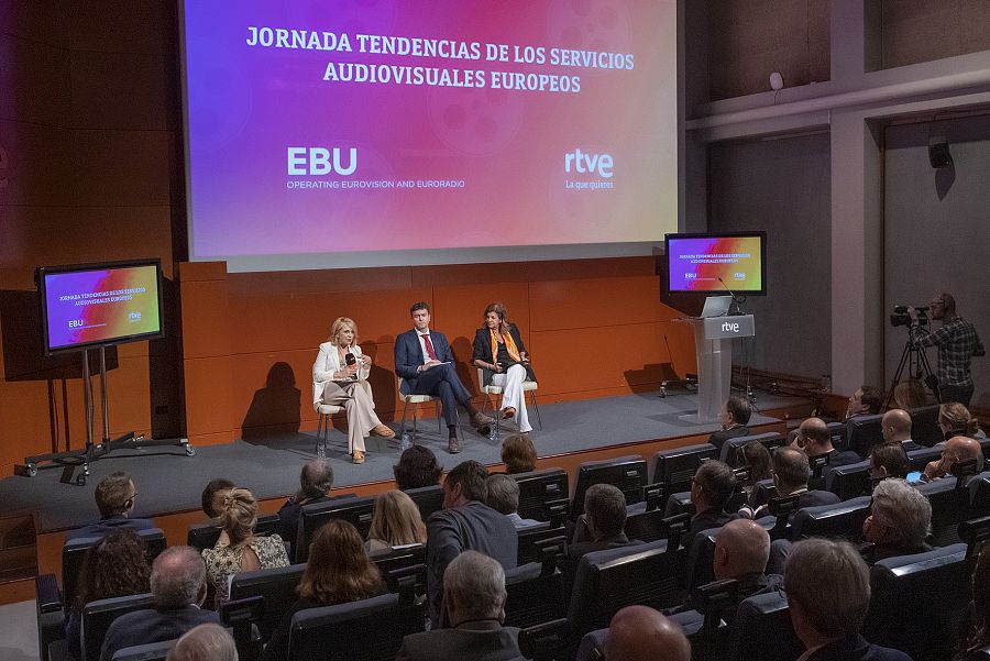  Elena Sanchez, Matías González y Carmen Amores en la inauguración de la jornada
