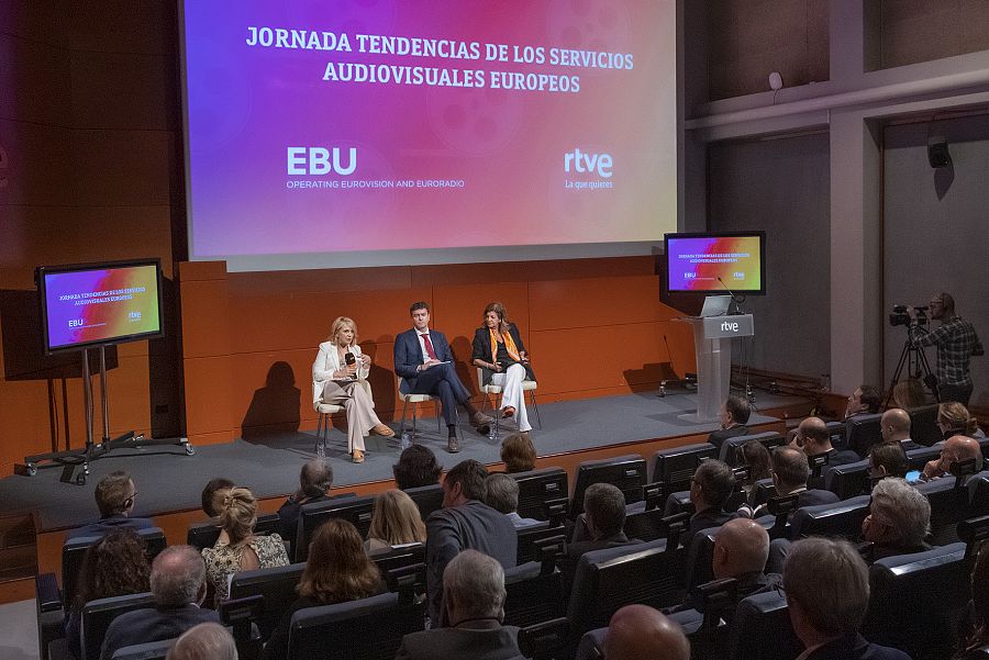 Elena Sanchez, Matías González y Carmen Amores en la inauguración de la jornada