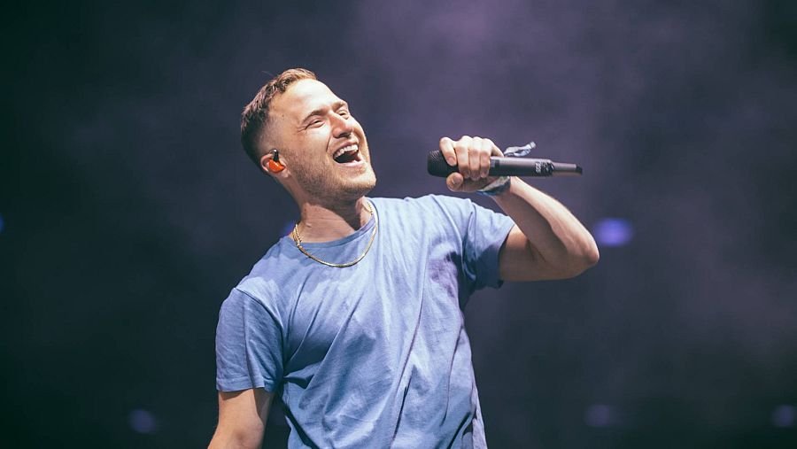 Imagen del artista Mike Posner durante un concierto