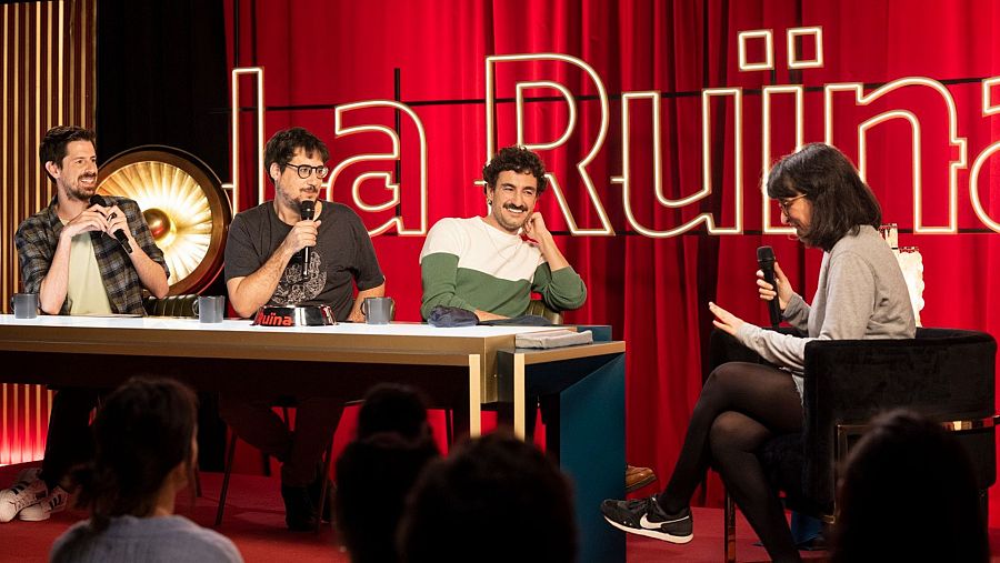 Ignasi Taltavull, Tomàs Fuentes i Miqui Esparbé escolten la ruïna d'una persona del públic