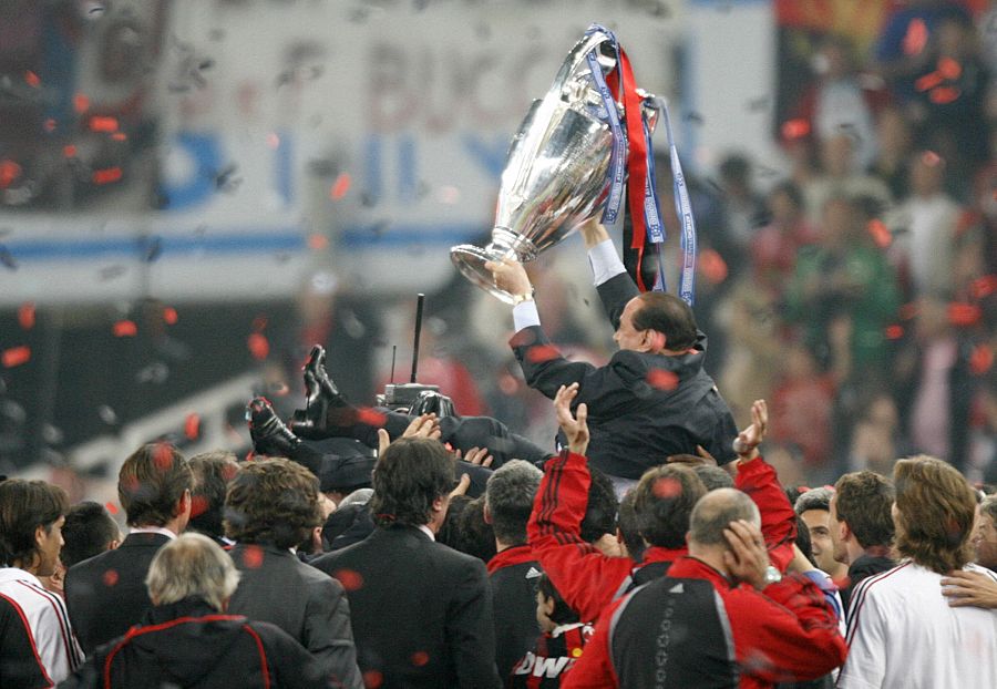 Silvio Berlusconi celebrando la victoria del Milan en la Champions en 2007