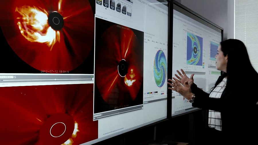 Yaireska Collado-Vega en la Oficina de Clima Espacial de la NASA