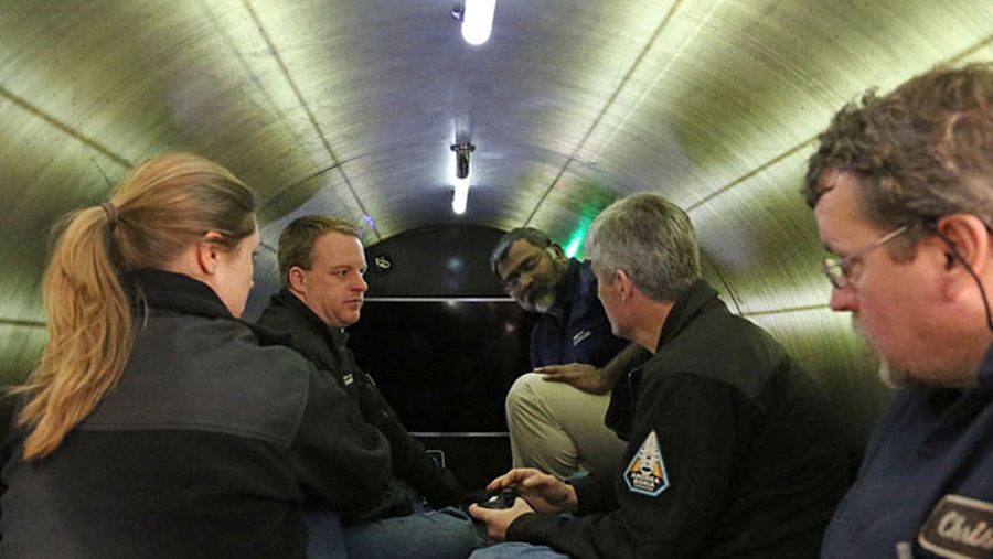 Fotografía facilitada por OceanGate que muestra el interior del submarino.