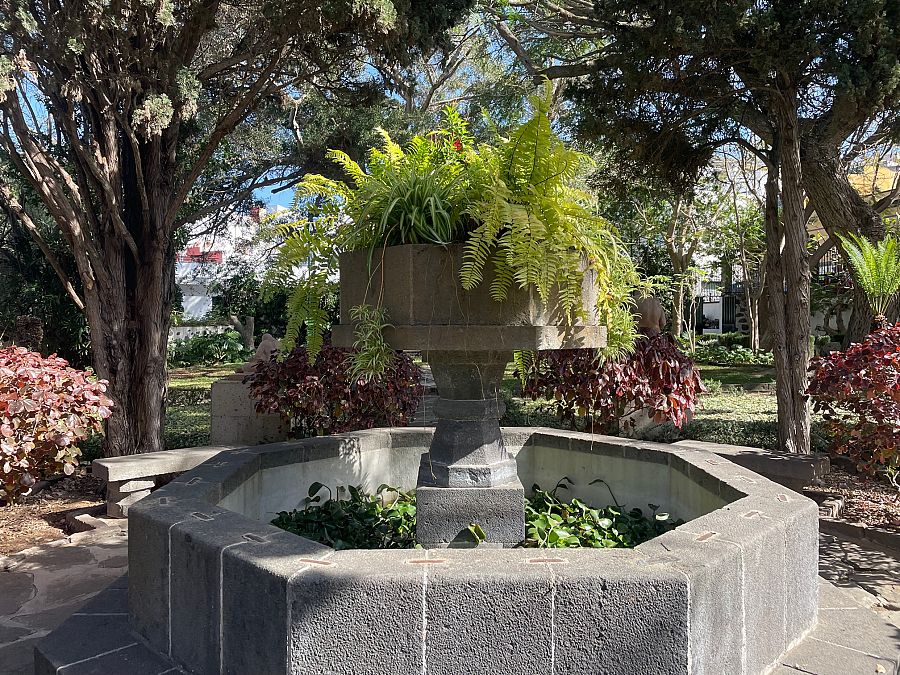 La fuente del jardín de la famili Gouiré, en el actual Parque Municipal de Arucas, en la isla de Gran Canaria