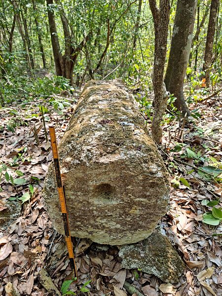Columna de piedra descubierta en el estado de Campeche (México).