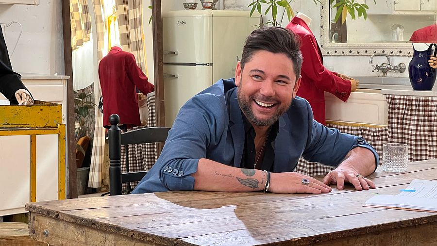 Calmado y sereno, Miguel Poveda confiesa que se ha ido deshaciendo de muchos Migueles a lo largo de su vida