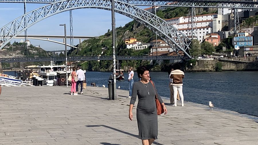 Ángela Ferreira embarazada pasea por Oporto