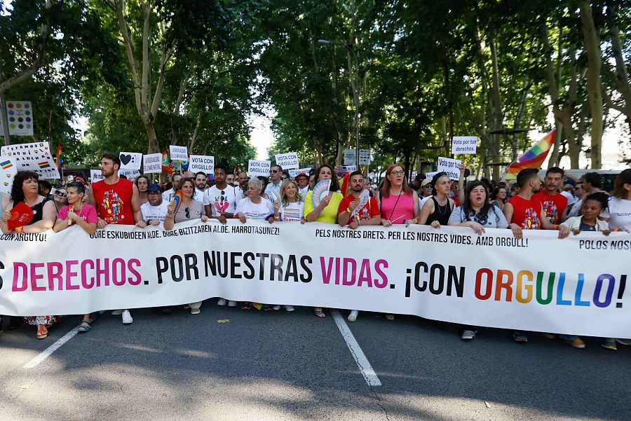 Primera pancarta de la Marcha del Orgullo 2023