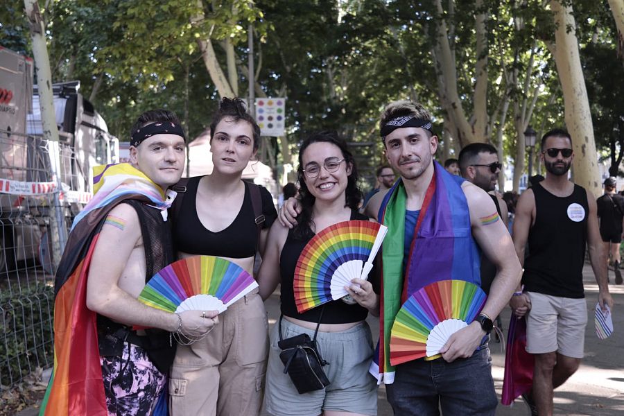 Miles de personas marchan en Madrid en defensa del colectivo LGTBI y contra el odio