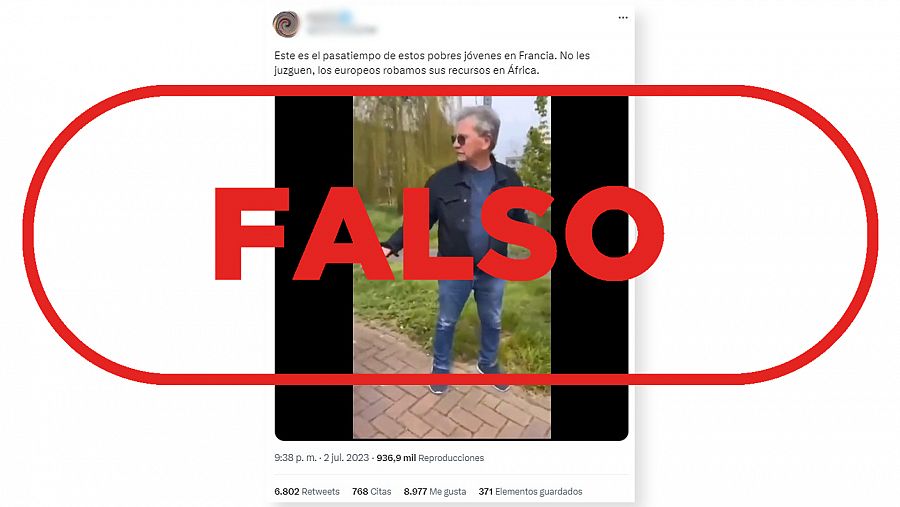 Mensaje de Twitter que difunde la agresión a un hombre en Países Bajos como si fuera un suceso reciente en Francia, con el sello falso en rojo de VerificaRTVE