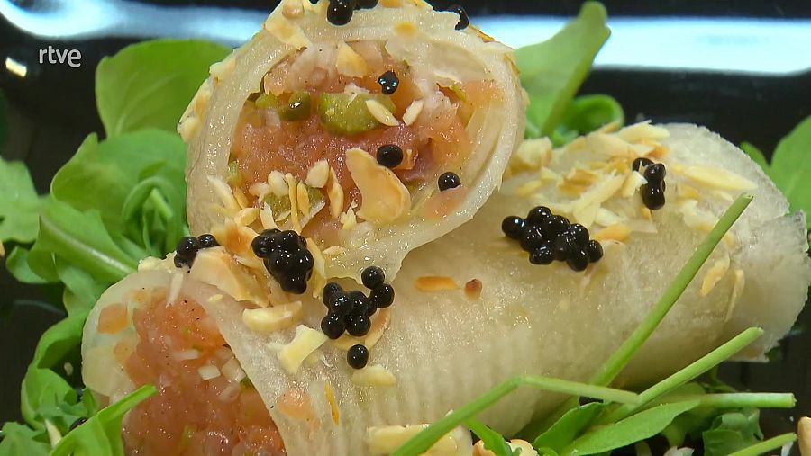 Canelones de melón rellenos de salmón ahumado