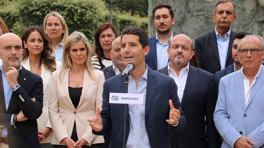 Martín Blanco acompanyat de la resta de candidats per Barcelona