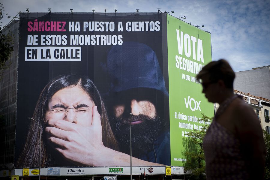 Vox cuelga una nueva lona publicitaria contra la ley del 'solo sí es sí'