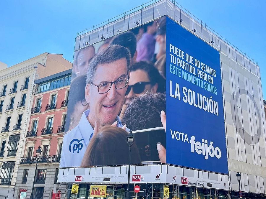 Lona del PP apelando al voto útil a Feijóo