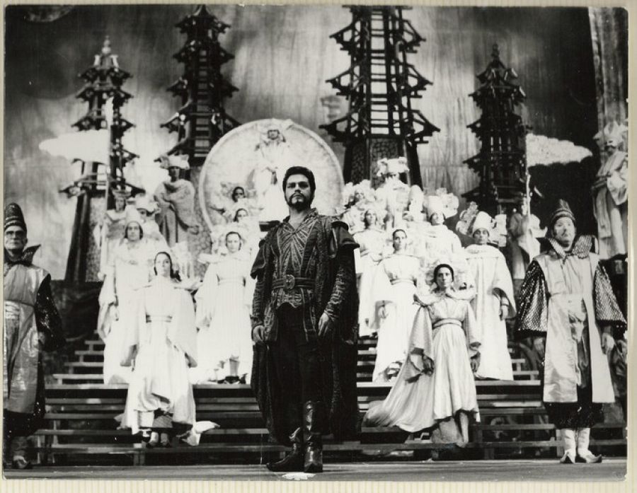 El tenor Pedor Lavirgen actuando como Calaf en la ópera Turandot en el Teatro di San Carlo, en Nápoles