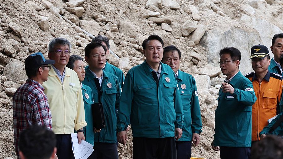 El presidente de Corea del Sur, Yoon Suk Yeol, visita la localidad de Yecheon