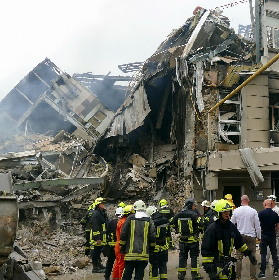 Equipo de emergencias en la escena tras el bombardeo ruso en la ciudad portuaria de Odesa. 20 de julio de 2023