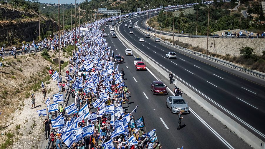 Decenas de miles de israelíes marchan sobre la Knesset en un último intento de parar la reforma judicial